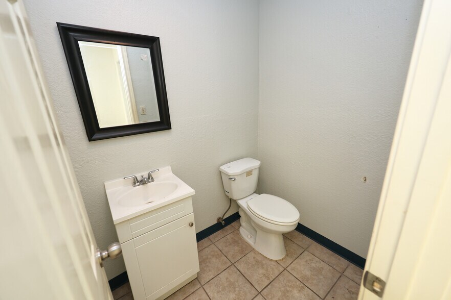 More Photos Of 6511 Stewart Rd, Galveston Office For Lease