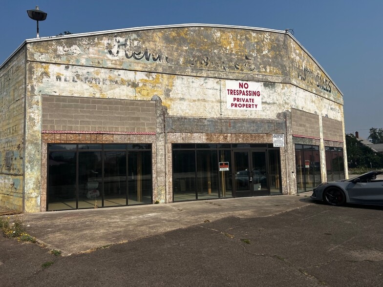 More Photos Of 711 S Pacific Hwy, Cottage Grove Freestanding For Lease