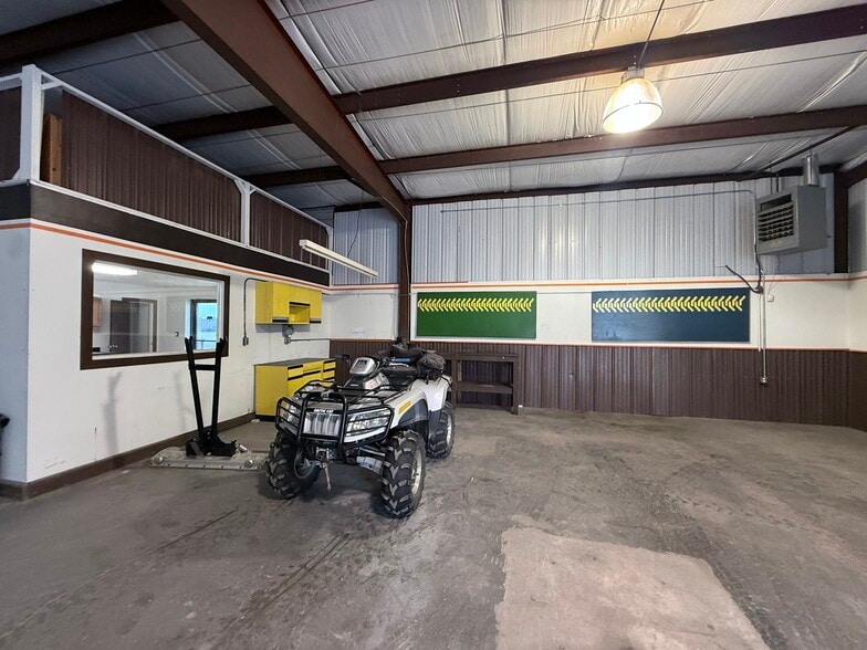 More Photos Of 440 Charmony Frontage Rd, Sterling Warehouse For Lease