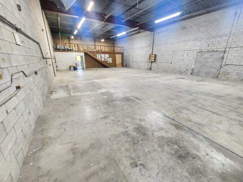 More Photos Of 3520 Consumer St, West Palm Beach Warehouse For Lease