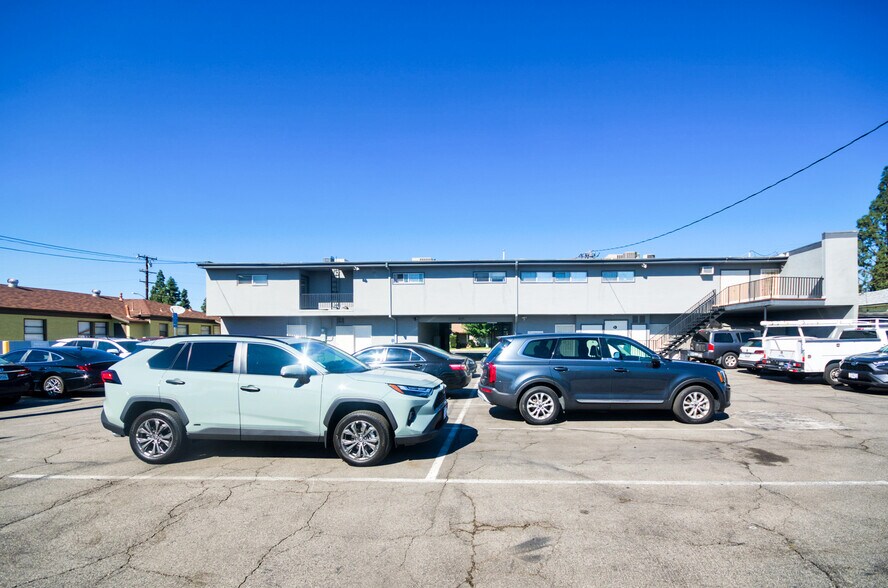 More Photos Of 1532-1538 W Commonwealth Ave, Fullerton Storefront Retail Residential For Lease