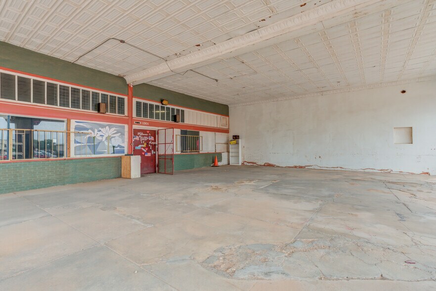 More Photos Of 1301 Buddy Holly Ave, Lubbock Warehouse For Lease