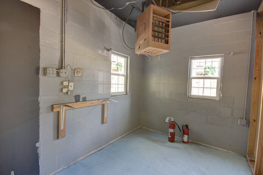 More Photos Of 1916 Cedar Dr, La Marque Restaurant For Lease