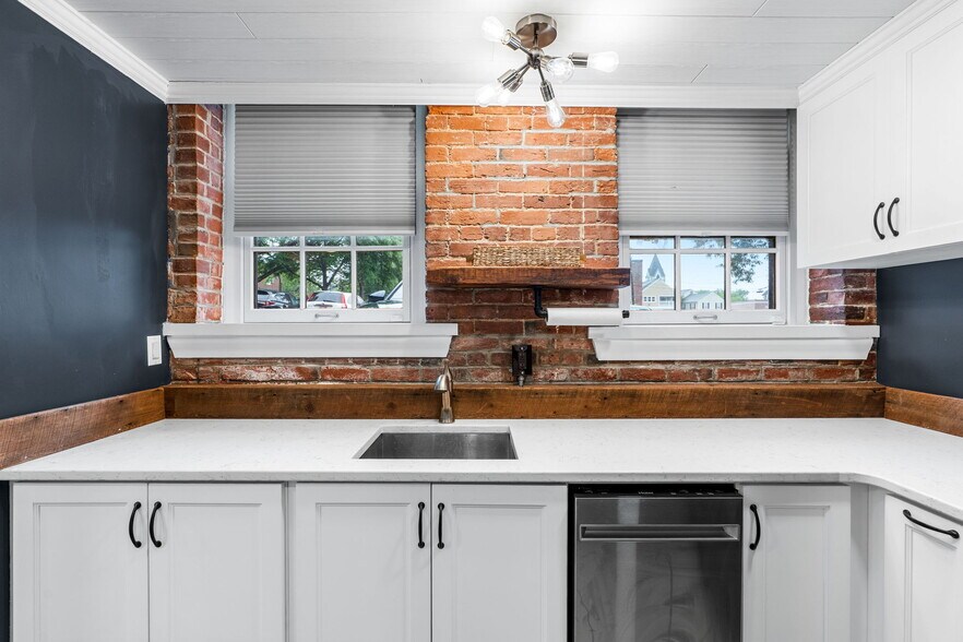 More Photos Of 19-23 Pleasant St, Newburyport Office For Sale