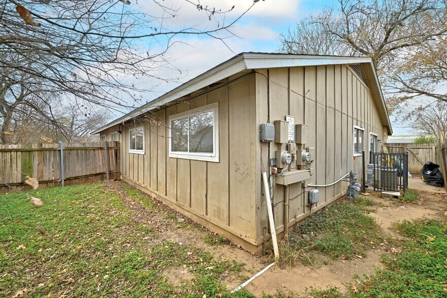 More Photos Of 5619 Jacaranda Dr, Austin Multifamily For Sale
