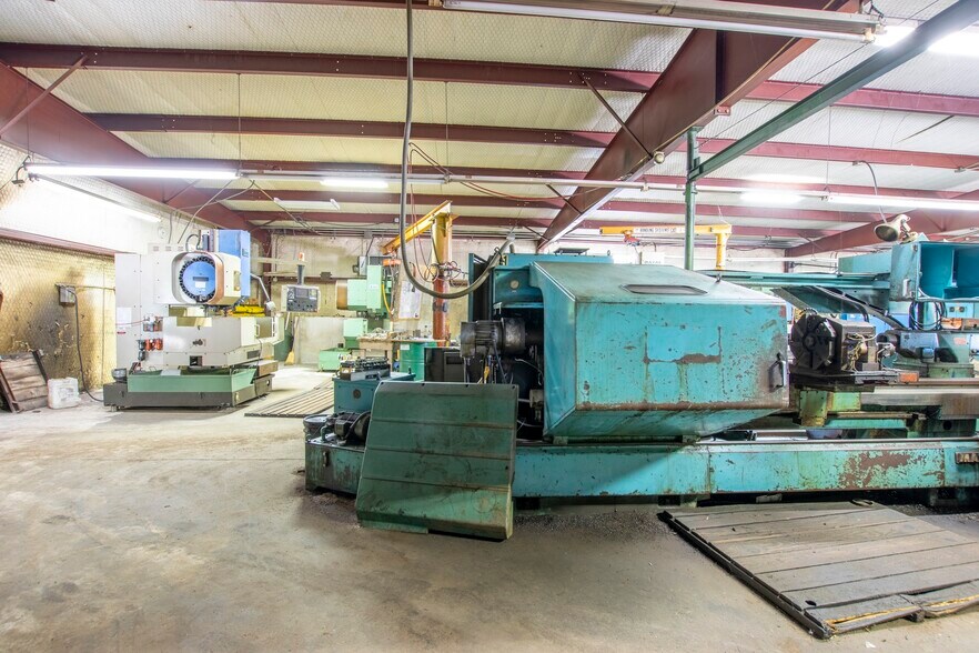 More Photos Of 2060 Highway 90 W, Sealy Manufacturing For Sale