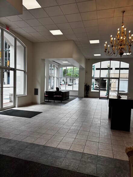 More Photos Of 620 Virginia St E, Charleston Bank For Lease