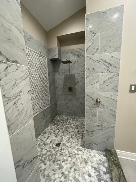 More Photos Of 2220 Ferry Rd, Naperville Showroom For Sale