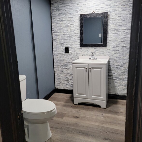 More Photos Of 11501-11507 W Colfax Ave, Lakewood Freestanding For Sale