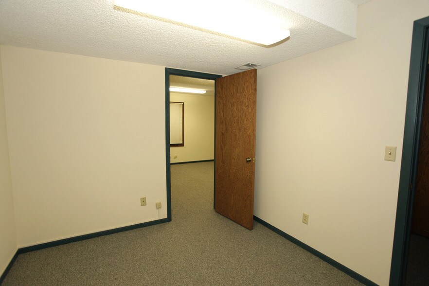 More Photos Of 3701 Shoreline Dr, Orono Coworking Space
