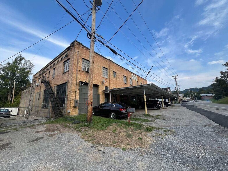 More Photos Of 2841 N Main St, Hazard Light Manufacturing For Sale