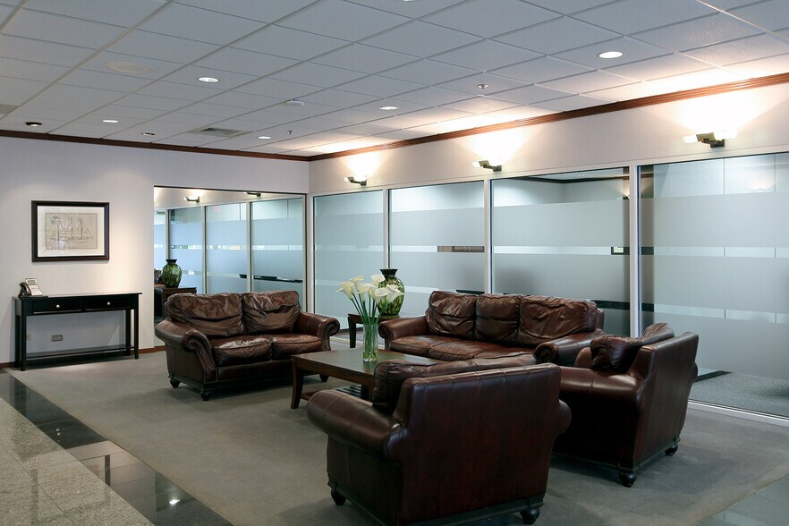 More Photos Of 1320 Tower Rd, Schaumburg Coworking Space