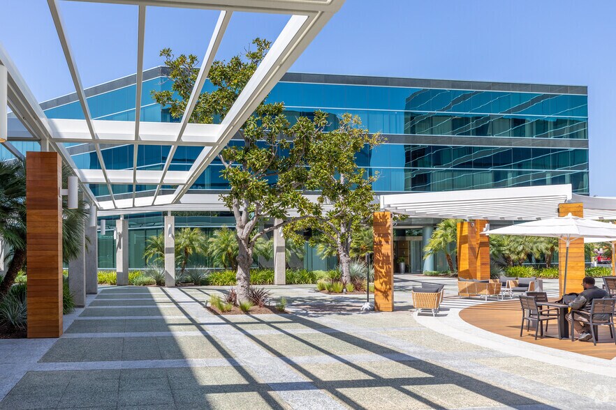 More Photos Of 9635 Granite Ridge Dr, San Diego Office For Lease