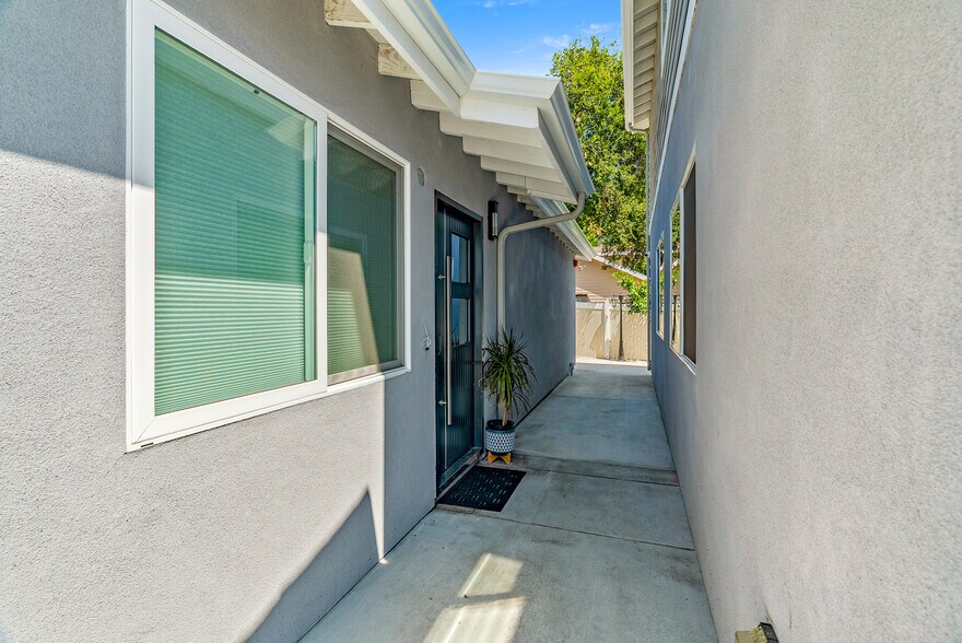 More Photos Of 3419 Montrose Ave, La Crescenta Multifamily For Sale