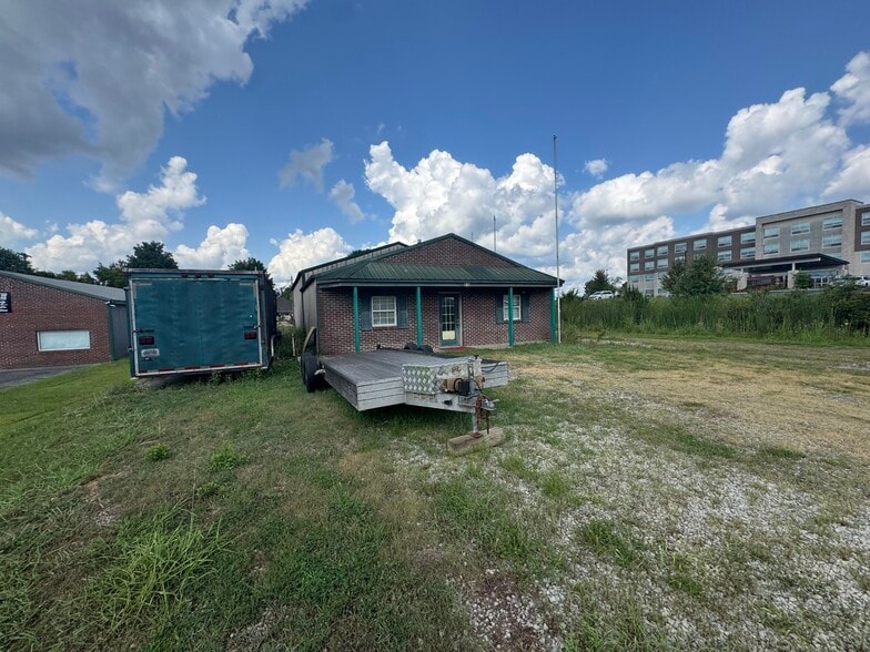 More Photos Of 818 Morton Ave, Bardstown Manufacturing For Sale