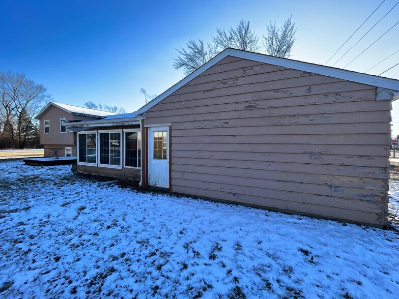 More Photos Of 260 Calumet St, Oswego Office For Sale