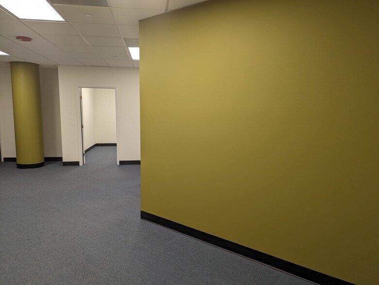 More Photos Of 12000 Biscayne Blvd, Miami Office For Lease