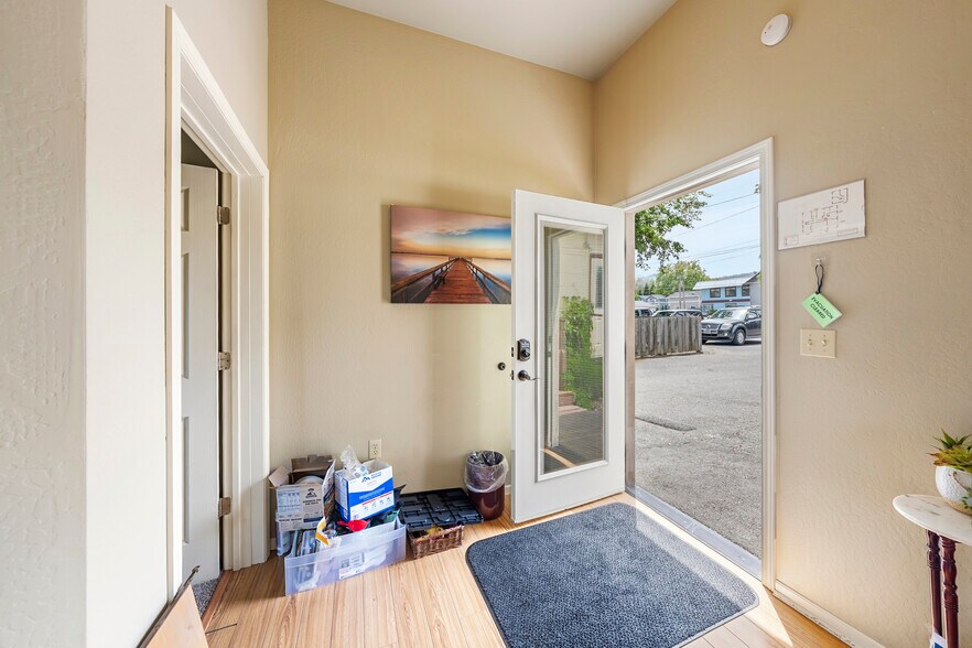 More Photos Of 143 S Main St, Phoenix Office For Sale