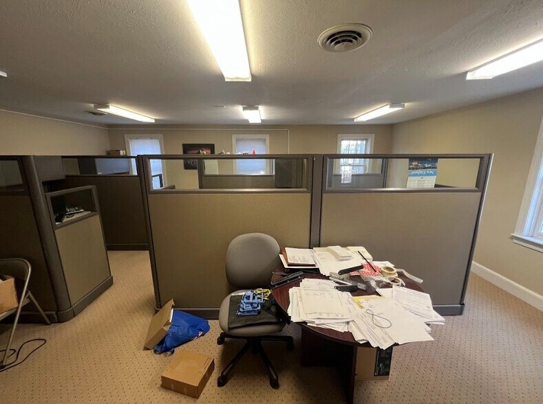 More Photos Of 3 Mound Ct, Merrimack Medical For Sale
