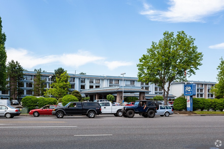 More Photos Of 11707 NE Airport Way, Portland Hotel For Lease