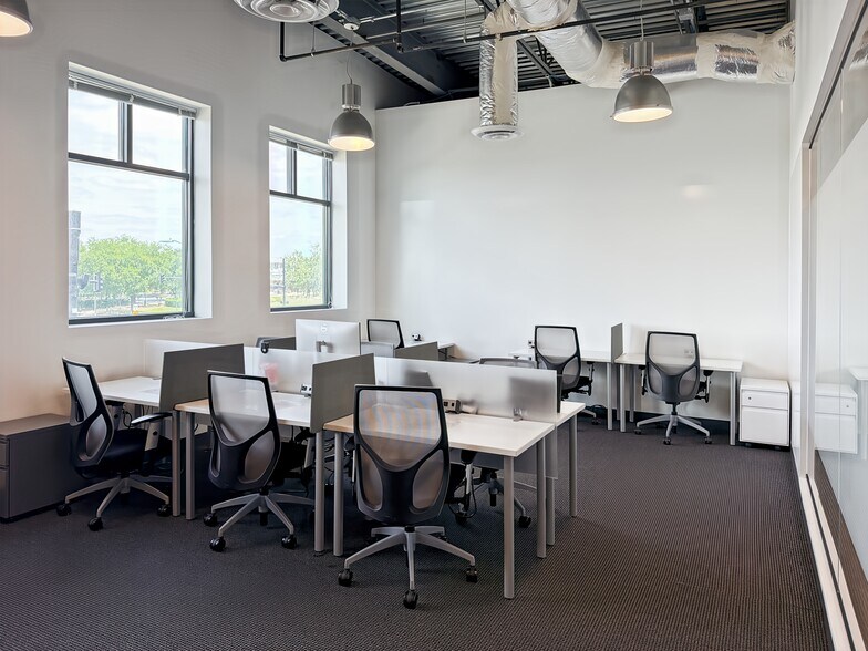More Photos Of 9100 Conroy Windermere Rd, Windermere Coworking Space