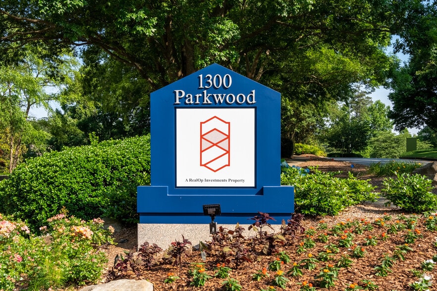 More Photos Of 1300 Parkwood Cir SE, Atlanta Office For Sale