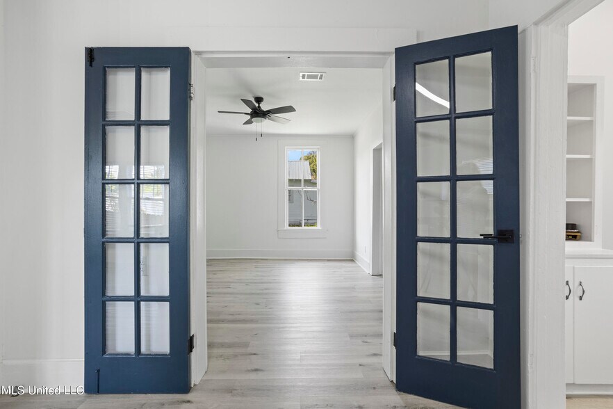 More Photos Of 3406 12th St, Gulfport Specialty For Sale