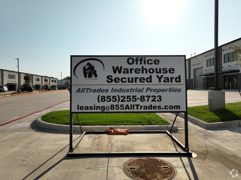 More Photos Of 120 Country View Dr, Roanoke Flex For Lease