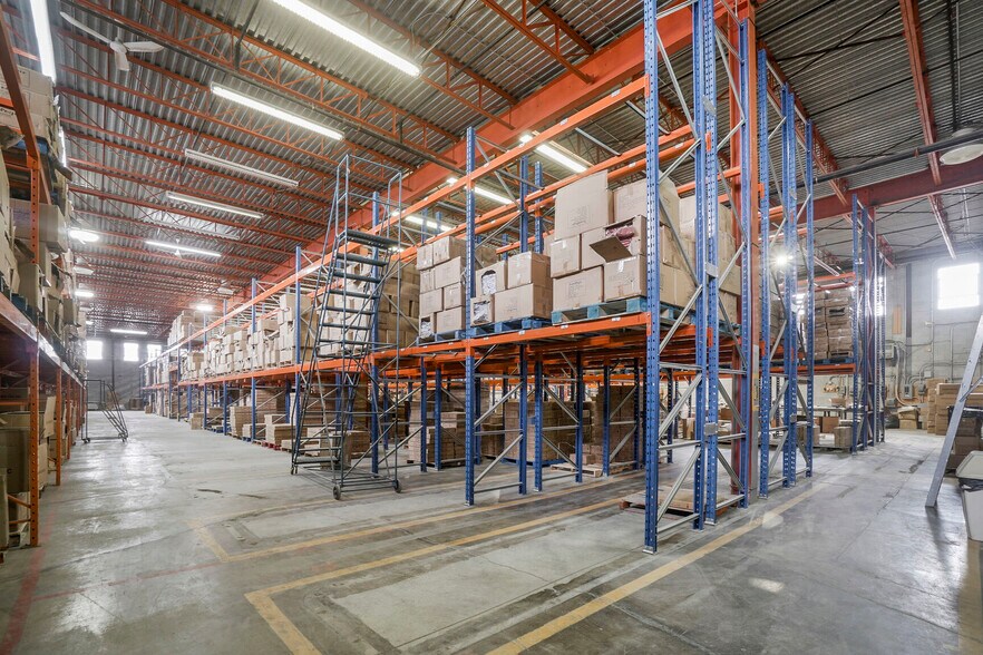 More Photos Of 1280 Boul Jules-Poitras, Montréal Warehouse For Lease