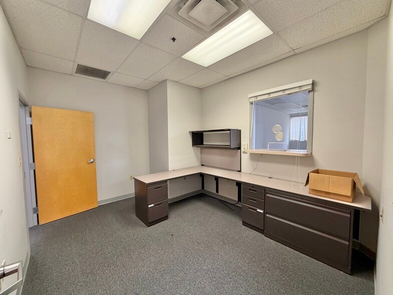 More Photos Of 1470 E Weisgarber Rd, Knoxville Light Distribution For Lease