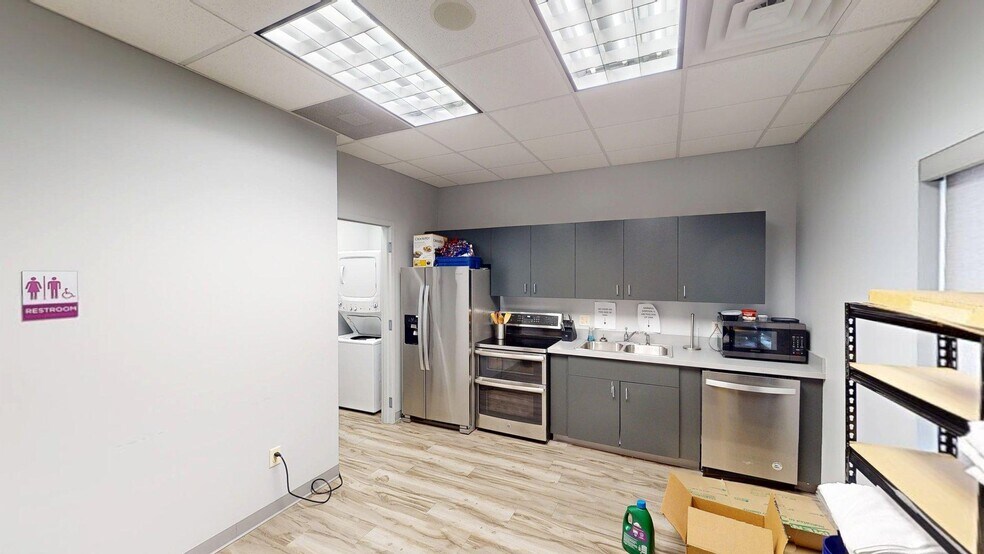 More Photos Of 1192 E Pershing Rd, Decatur Medical For Lease
