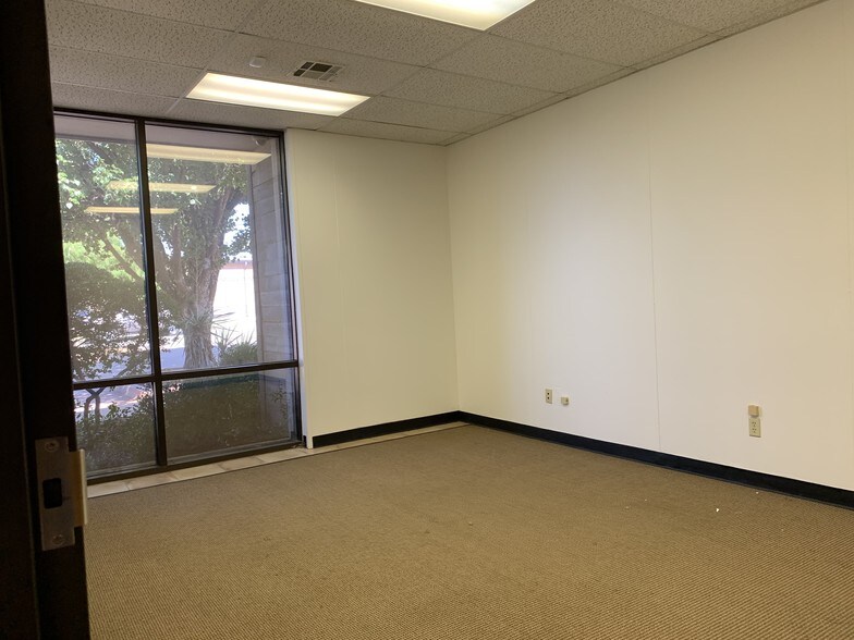 More Photos Of 7700 N Hudson Ave, Oklahoma City Light Manufacturing For Lease