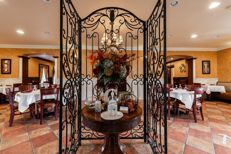 More Photos Of 376 River Rd, Shelton Restaurant For Sale