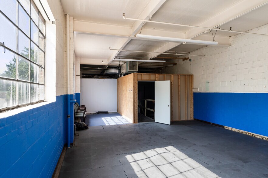 More Photos Of 351 Station Rd, Berryville Manufacturing For Lease