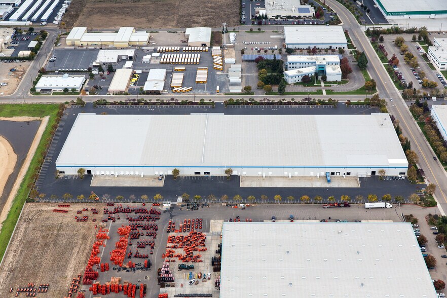 More Photos Of 1300 E Vine St, Lodi Distribution For Lease