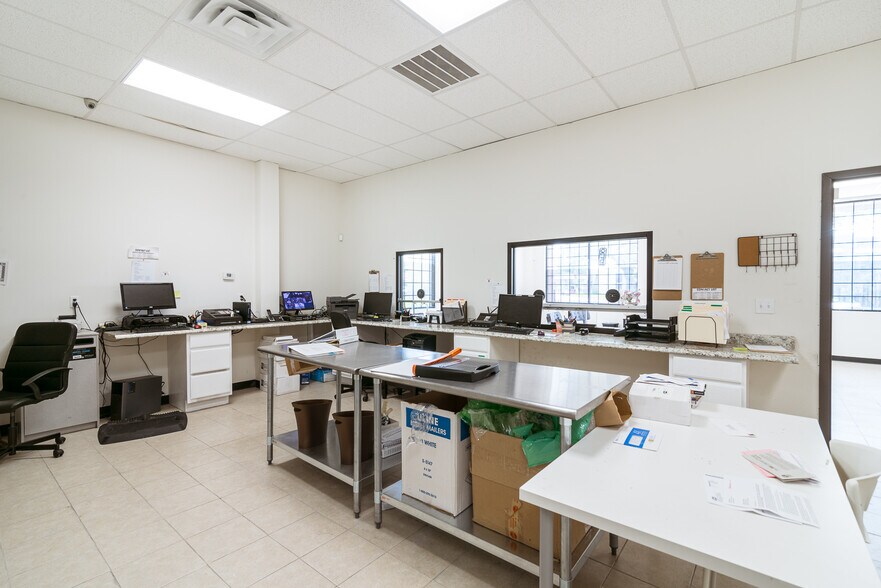 More Photos Of 1919 Wirt Rd, Houston Freestanding For Lease