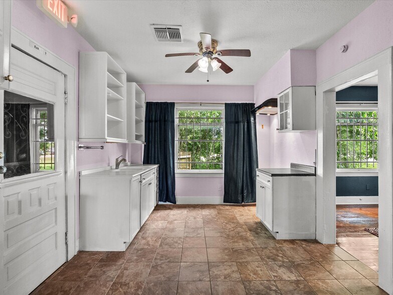 More Photos Of 3208 Highway 3, Dickinson Office Residential For Sale