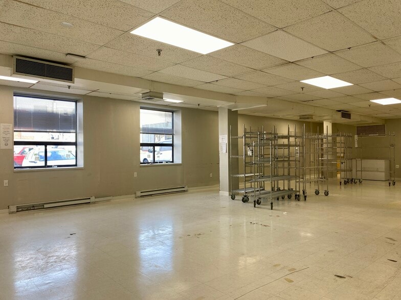 More Photos Of 76 Broadway, Newport Apartments For Lease