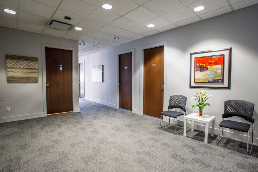 More Photos Of 1455 Ellis St, Kelowna Office Residential For Lease