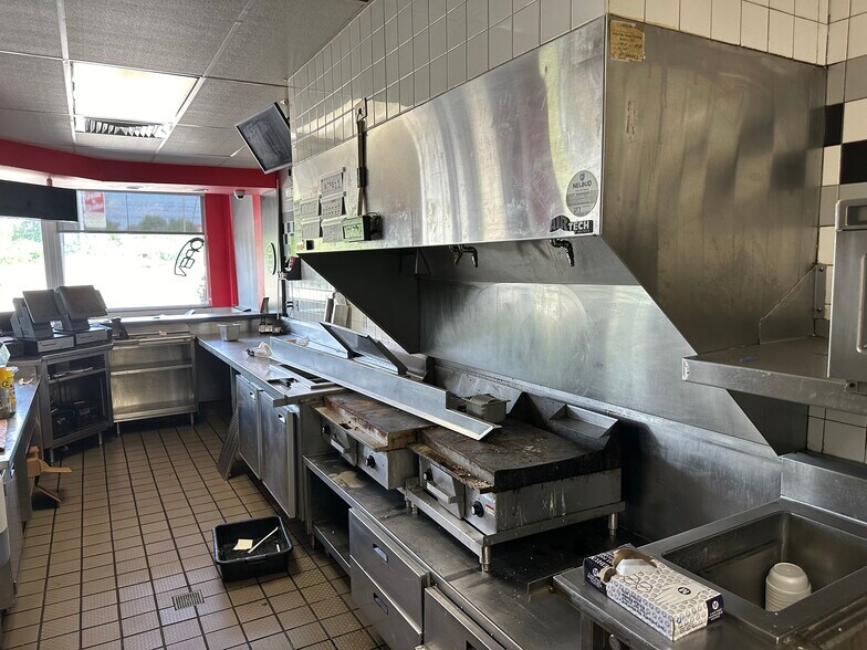 More Photos Of 4550 28th St SE, Grand Rapids General Retail For Sale