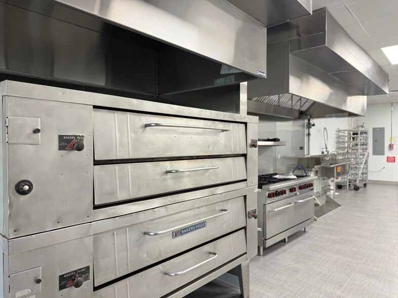 More Photos Of 4911-4935 Southern Blvd, West Palm Beach Storefront For Lease