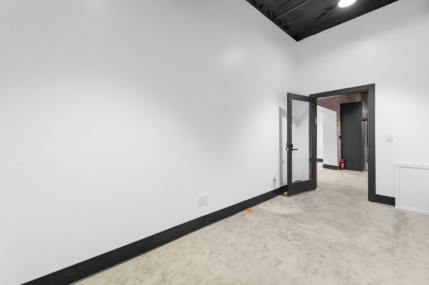 More Photos Of 9312 E US Highway 24, Independence Warehouse For Lease