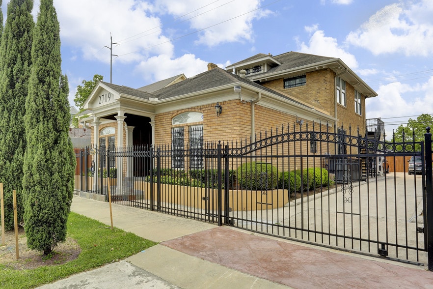 More Photos Of 2709 Blodgett St, Houston Medical For Sale