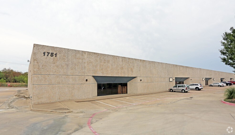 More Photos Of 1751 Hurd Dr, Irving Distribution For Lease