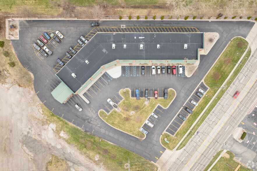 More Photos Of 1325 N Main St, Adrian Unknown For Lease