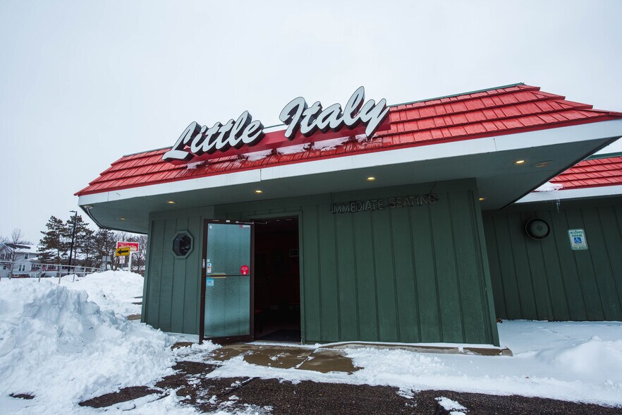 More Photos Of 720 N Wisconsin Ave, Elkhorn Restaurant For Sale