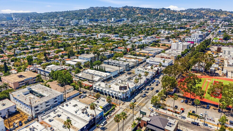 More Photos Of 465 N Fairfax Ave, Los Angeles Fast Food For Lease