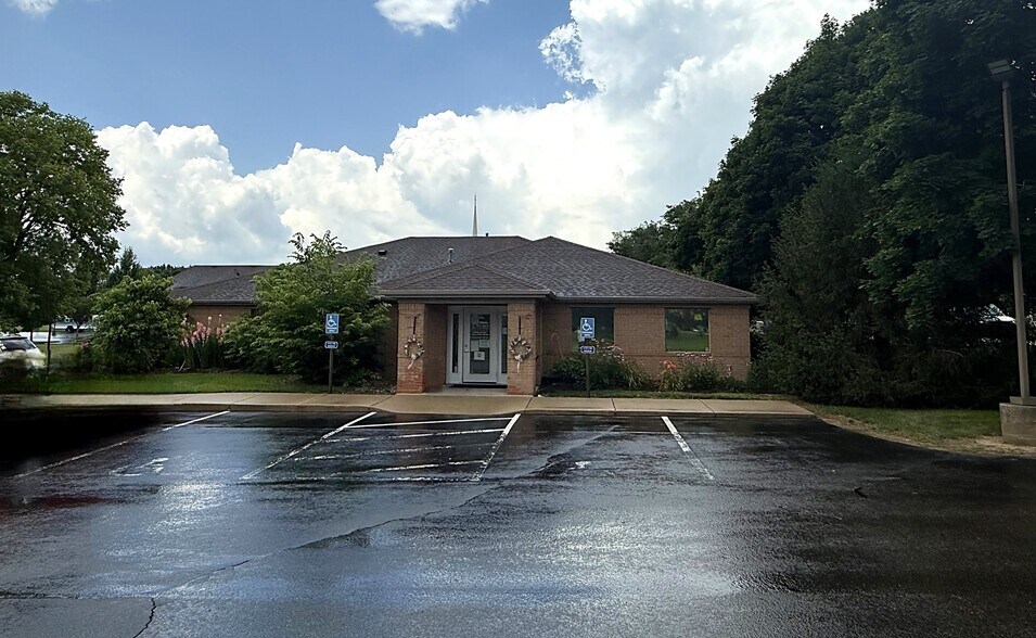 More Photos Of 1659 W 2nd St, Xenia Medical For Lease