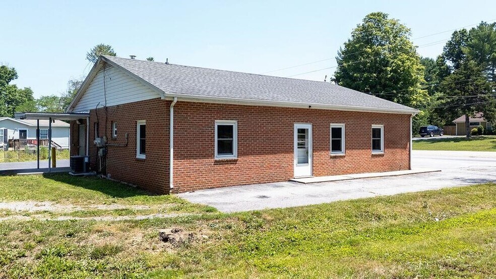 More Photos Of 555 MT Torrey Rd, Lyndhurst Post Office For Sale