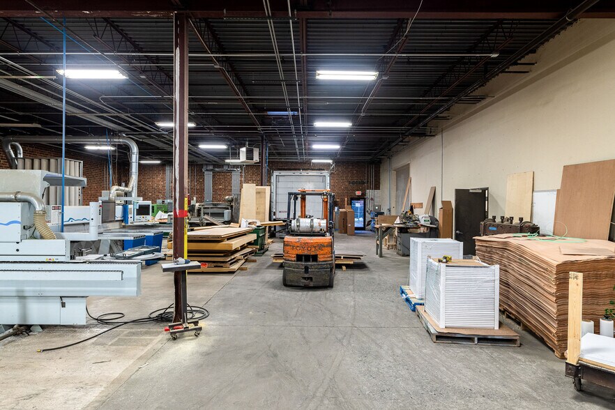 More Photos Of 1330 Potts Ave, High Point Warehouse For Sale